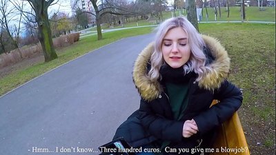 Pul müqabilində bir qəribin isti cumluğunu uddu - parkda Eva Elfie tərəfindən blowjob